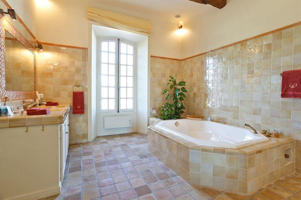 Chateau Les Crostes Lorgues Exterior photo