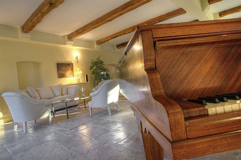 Chateau Les Crostes Lorgues Exterior photo